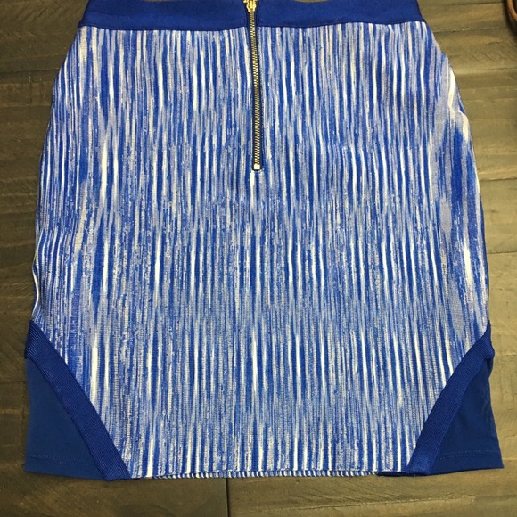 BEBE. Blue and white two piece bodycon skirt & top - Picture 4 of 8